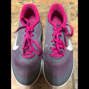 Girls Nike tennis shoes
